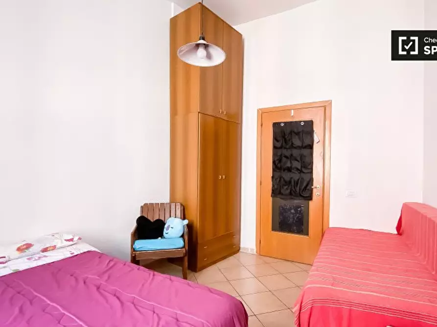 Immagine 3 di Camera condivisa in affitto  in Piazza Vittorio Emanuele II a Roma