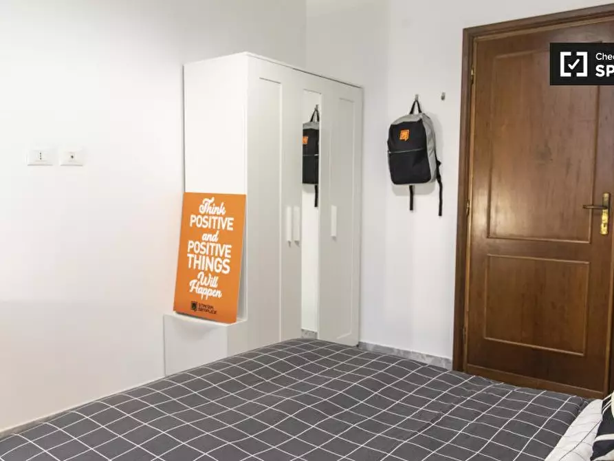 Immagine 3 di Camera condivisa in affitto  in Via Cerveteri a Roma