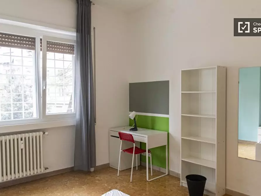 Immagine 2 di Camera condivisa in affitto  in Via Capo Miseno a Roma