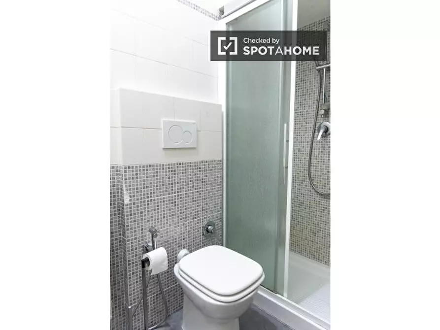 Immagine 11 di Camera condivisa in affitto  in Via Cesare Fracassini a Roma