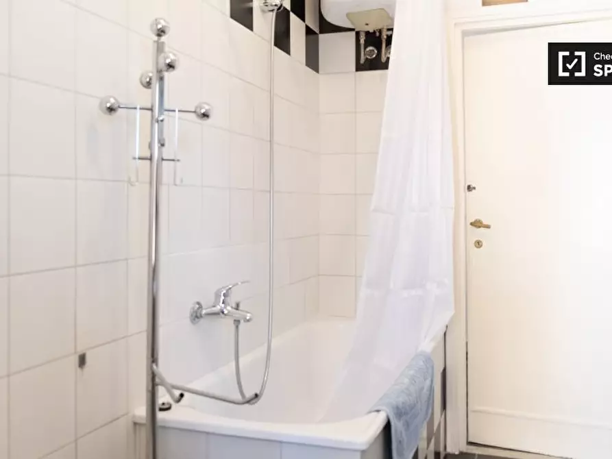 Immagine 13 di Camera condivisa in affitto  in Via Alfonso Borelli a Roma