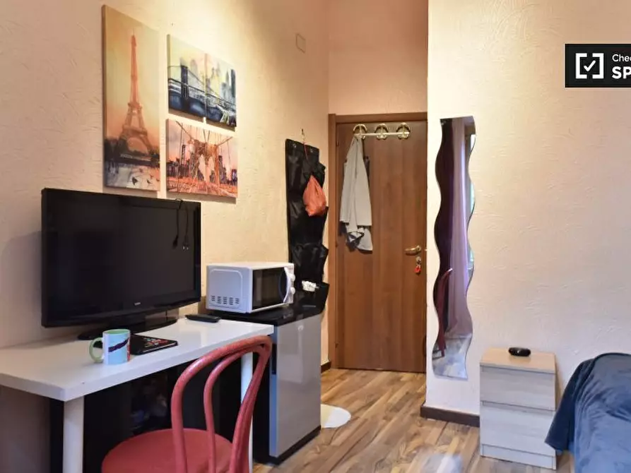 Immagine 18 di Camera condivisa in affitto  in Via Muzio Attendolo, 00176 Roma RM, Italy a Roma