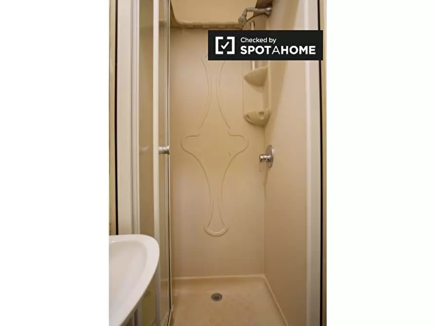 Immagine 7 di Ufficio in affitto  in Apartment a Brent