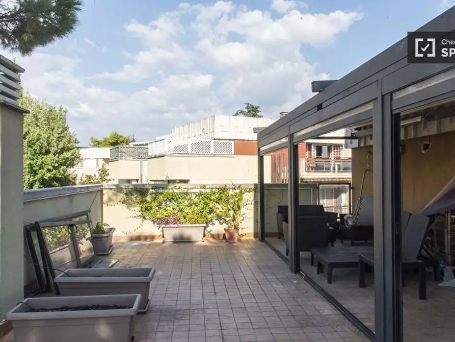 Immagine 11 di Camera condivisa in affitto  in Via di Torre Gaia a Roma