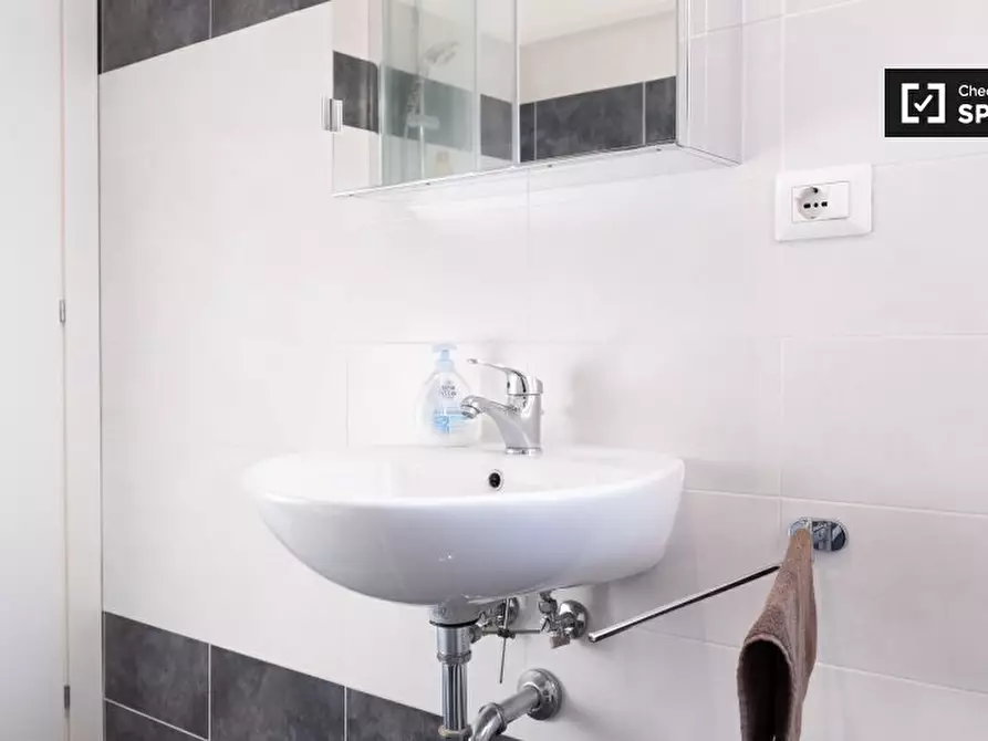 Immagine 16 di Camera condivisa in affitto  in Viale dei Salesiani a Roma