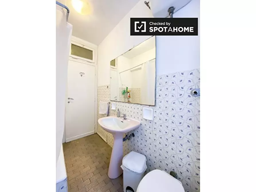 Immagine 19 di Camera condivisa in affitto  in Via Antonio Raimondi a Roma