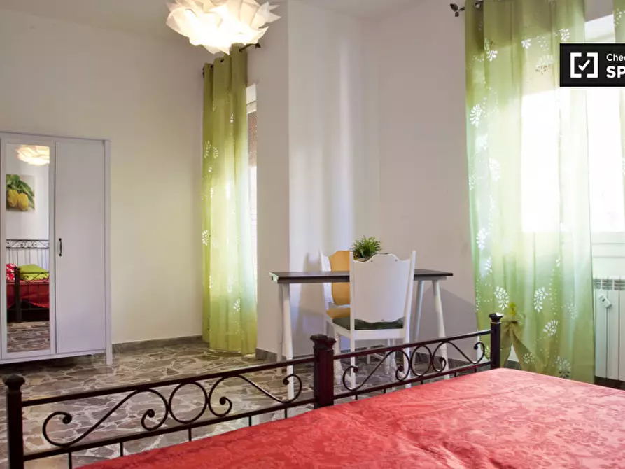 Immagine 1 di Camera condivisa in affitto  in Via della Massimilla a Roma