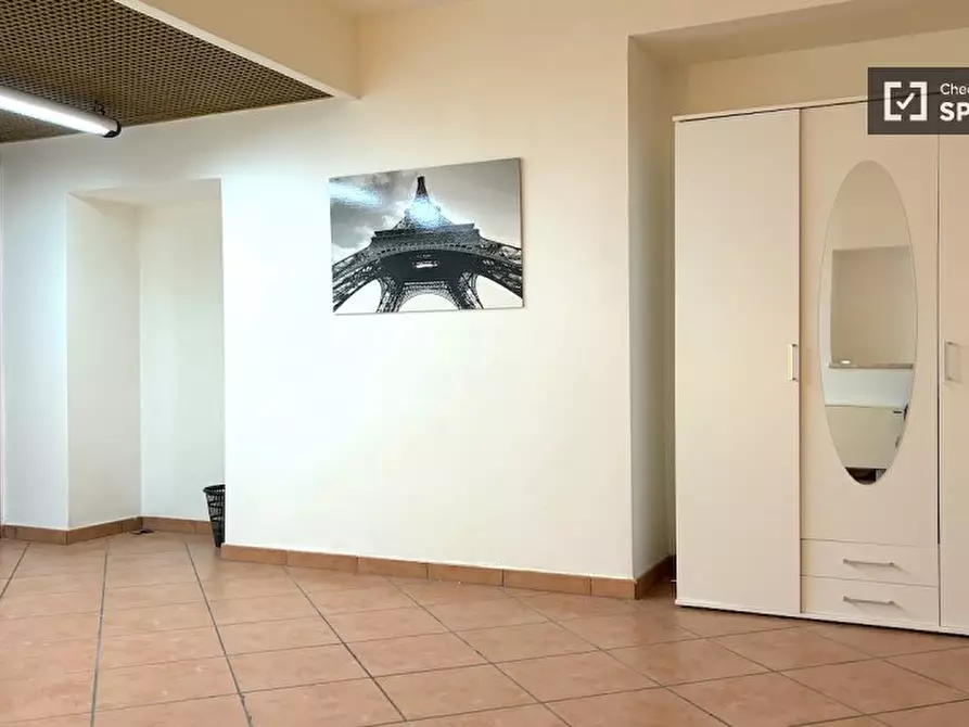Immagine 2 di Camera condivisa in affitto  in Via Alessandro Brisse a Roma