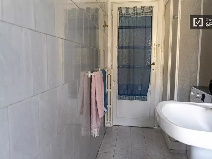Immagine 6 di Camera condivisa in affitto  in Viale dello Scalo San Lorenzo a Roma