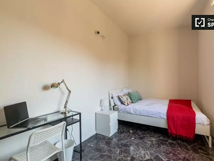 Immagine 2 di Camera condivisa in affitto  in Viale dei Mille a Firenze