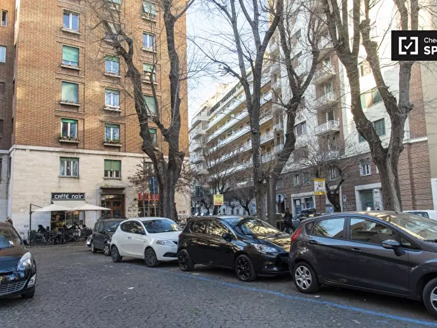 Immagine 15 di Camera condivisa in affitto  in Largo Ettore Marchiafava a Roma