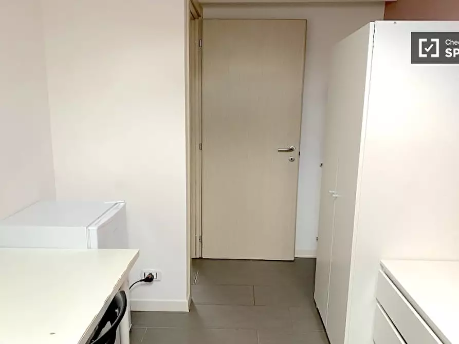 Immagine 5 di Camera condivisa in affitto  in Via di Carcaricola a Roma