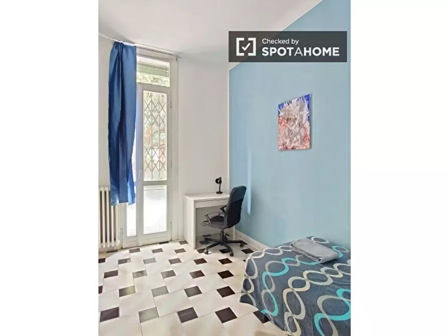 Immagine 2 di Camera condivisa in affitto  in Via Monzambano a Milano