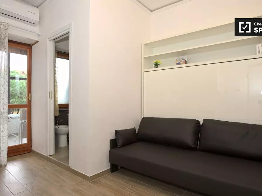 Immagine 1 di Ufficio in affitto  in Via Diego Simonetti a Roma