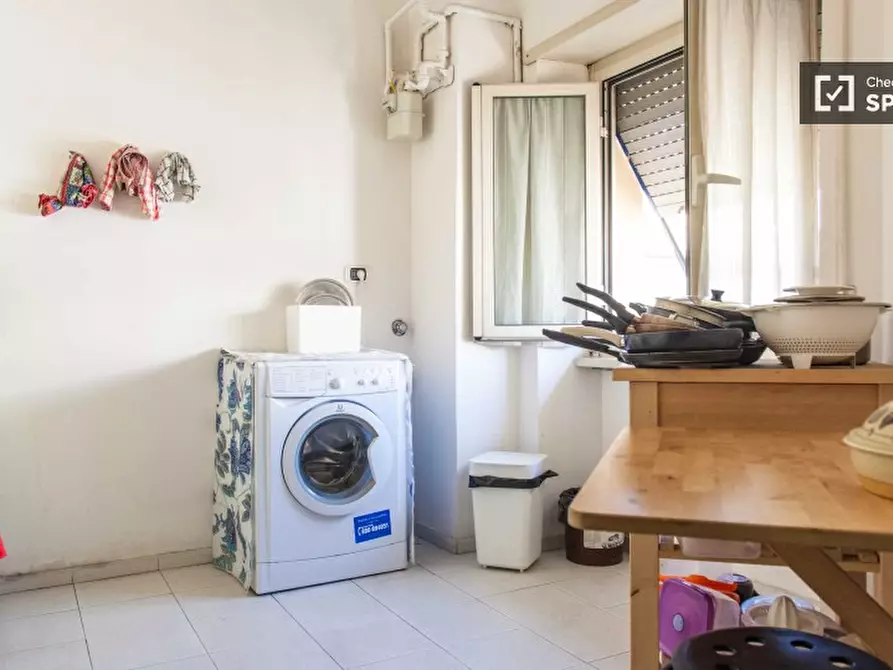 Immagine 6 di Camera condivisa in affitto  in Via Tuscolana a Roma