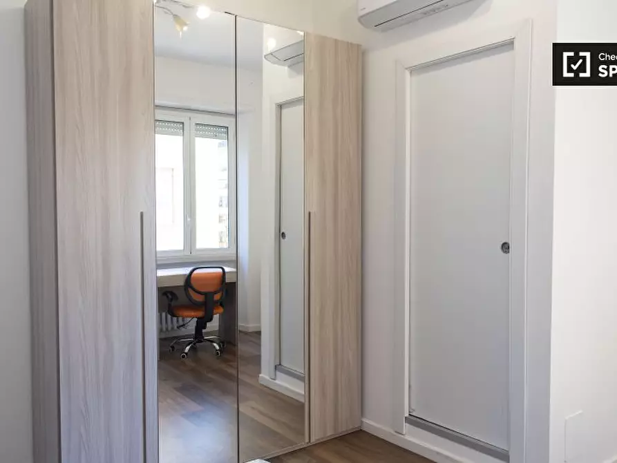 Immagine 8 di Camera condivisa in affitto  in Via Francesco Grimaldi a Roma