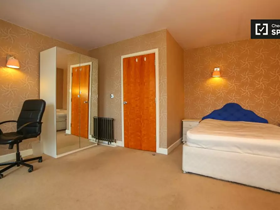 Immagine 4 di Camera condivisa in affitto  in Hastings St a Eltham
