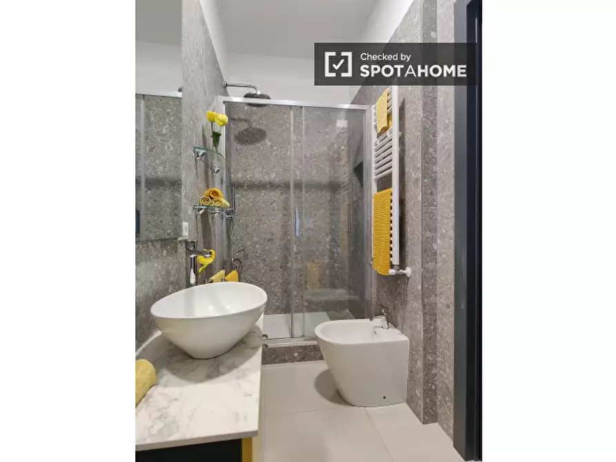 Immagine 5 di Camera condivisa in affitto  in Corso Italia a Milano