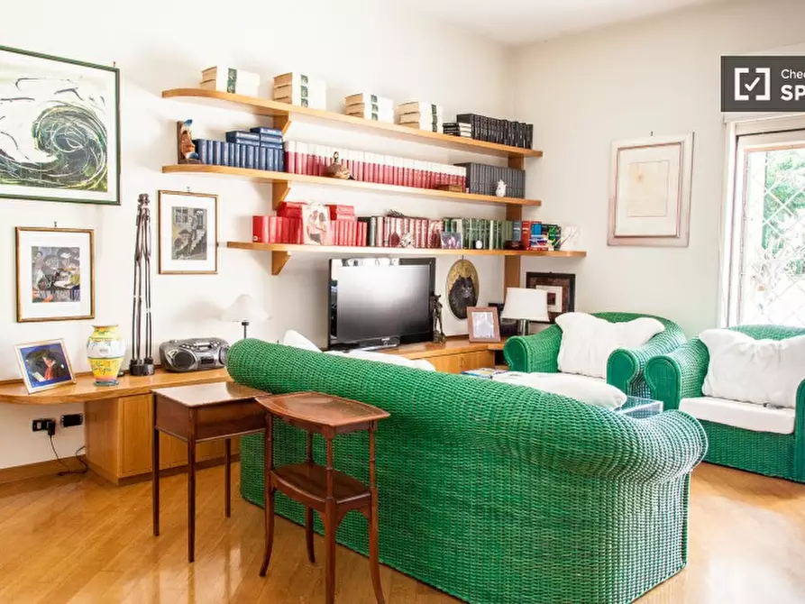 Immagine 5 di Camera condivisa in affitto  in Via Coviello a Roma