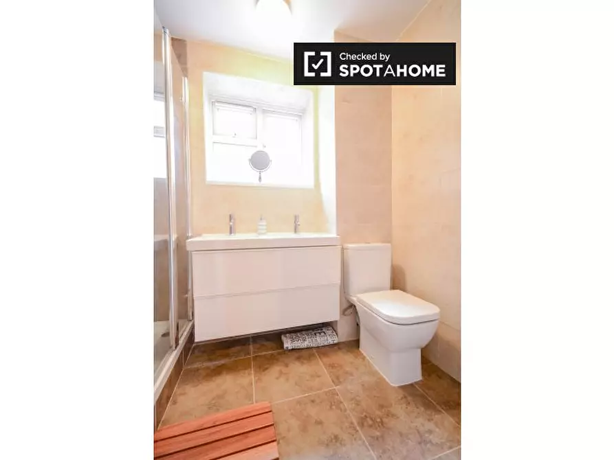 Immagine 18 di Appartamento in affitto  in Swiftsden Way a Bromley