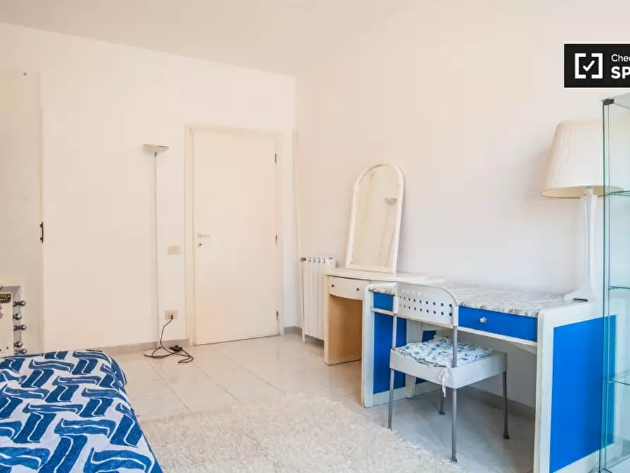 Immagine 2 di Camera condivisa in affitto  in Via Pietro Romano, 00169 Roma RM, Italy a Roma