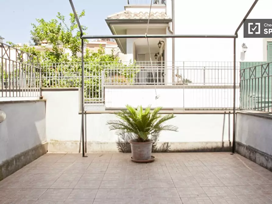 Immagine 13 di Camera condivisa in affitto  in Via Augusto Casciani a Roma