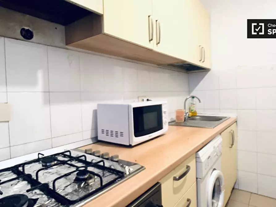 Immagine 10 di Camera condivisa in affitto  in Via Alessandro Cialdi a Roma