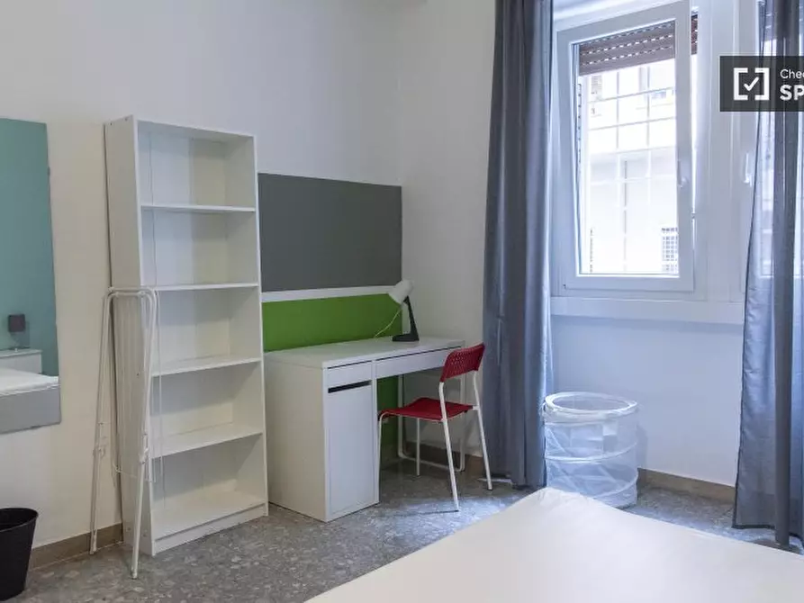 Immagine 4 di Camera condivisa in affitto  in Via Capo Miseno a Roma