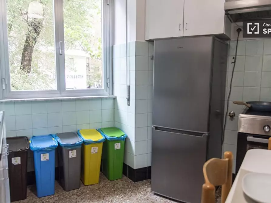 Immagine 18 di Camera condivisa in affitto  in Viale delle Province a Roma