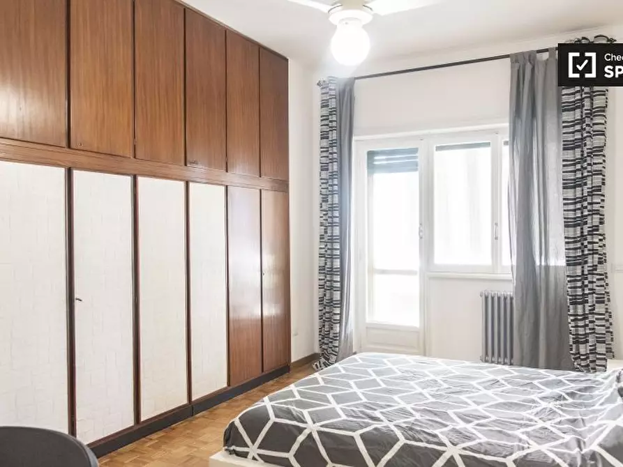 Immagine 11 di Camera condivisa in affitto  in Via Anastasio II a Roma