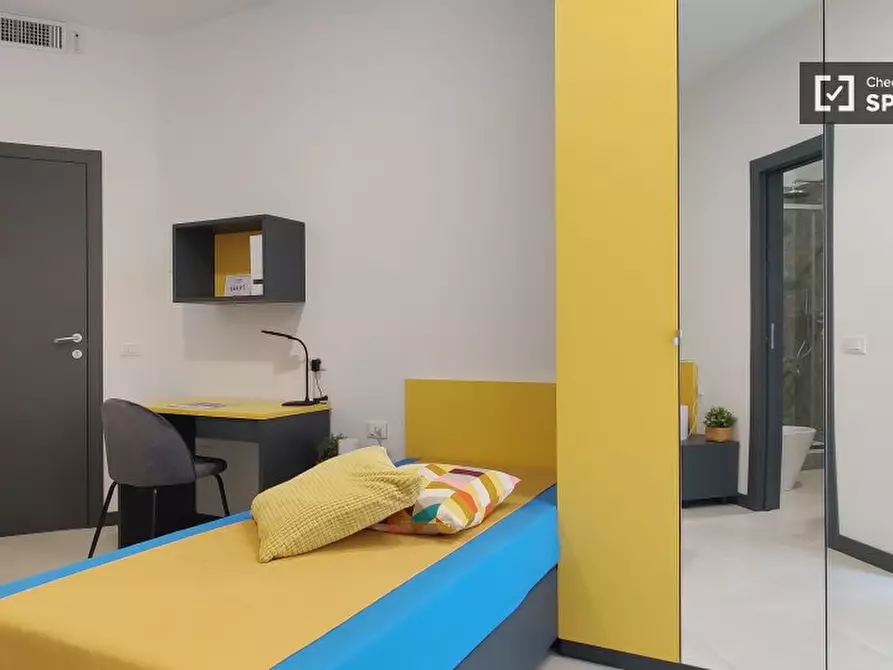 Immagine 3 di Camera condivisa in affitto  in Corso Italia a Milano