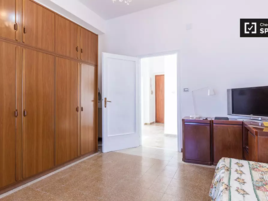 Immagine 8 di Camera condivisa in affitto  in Via Nemorense a Roma