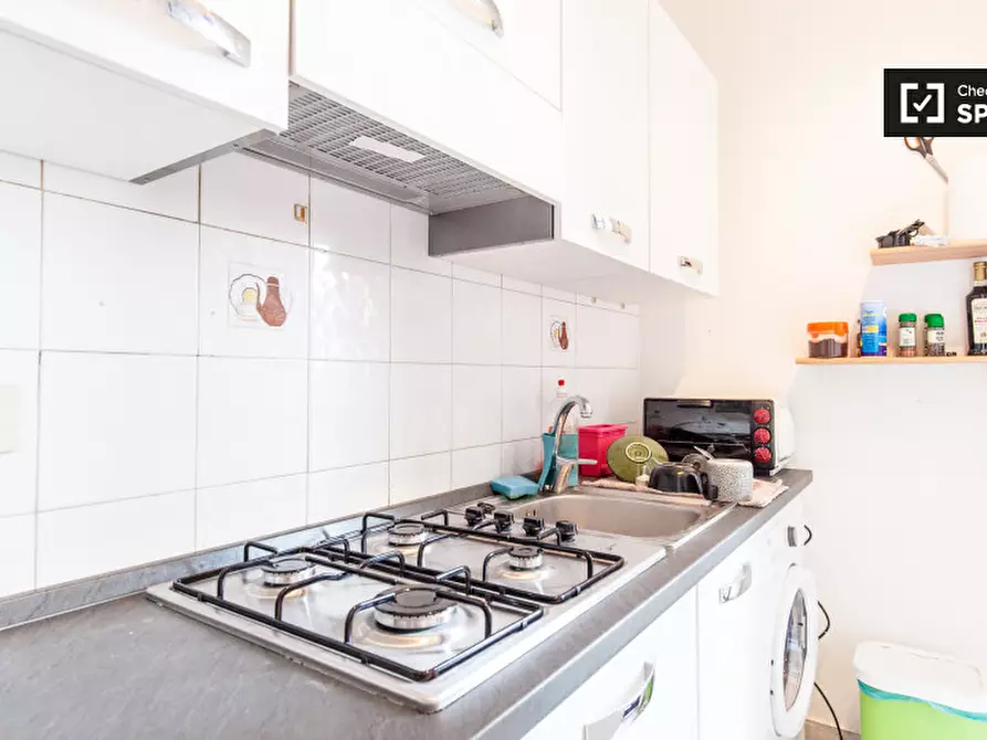 Immagine 10 di Camera condivisa in affitto  in Via Ostiense a Roma