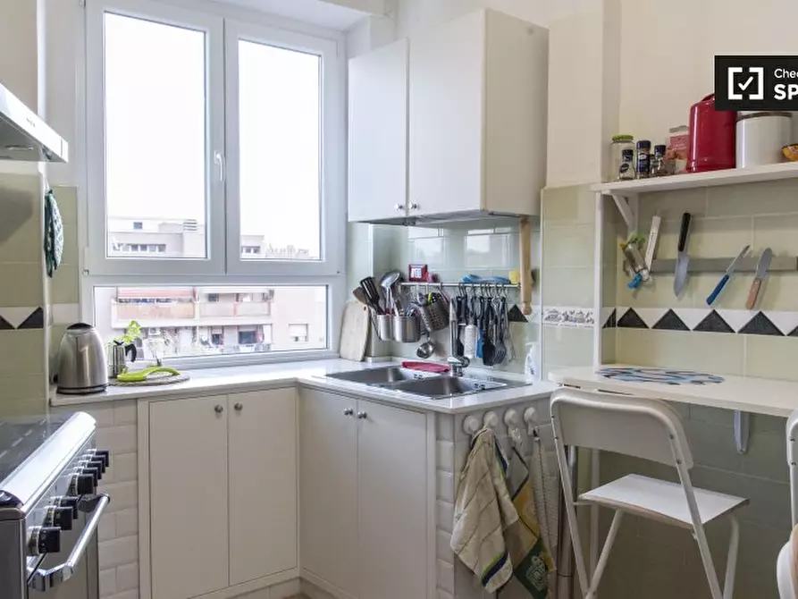 Immagine 9 di Camera condivisa in affitto  in Viale Palmiro Togliatti a Roma