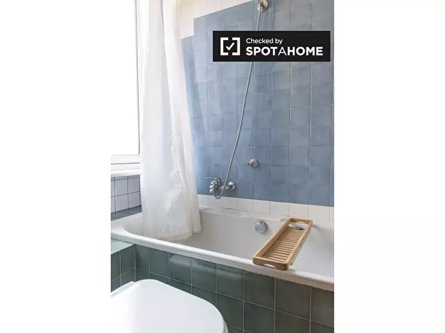 Immagine 10 di Camera condivisa in affitto  in Via Corinto a Roma