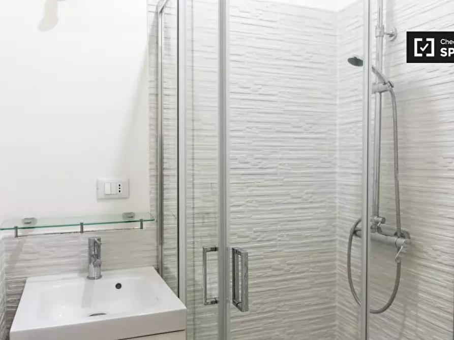 Immagine 18 di Camera condivisa in affitto  in Via Francesco Grimaldi a Roma