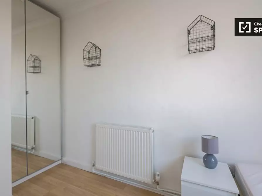 Immagine 2 di Camera condivisa in affitto  in St.Anns Rd, White City, London W11 4ST, UK a Kensington