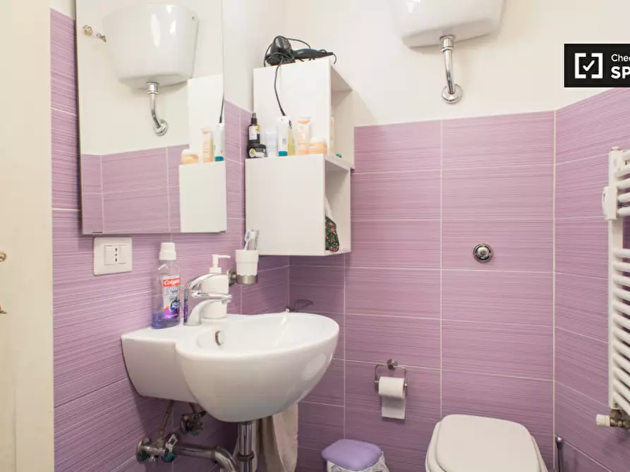 Immagine 10 di Camera condivisa in affitto  in Largo dei Colli Albani a Roma