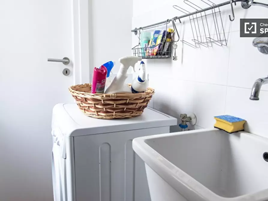 Immagine 11 di Camera condivisa in affitto  in Via del Fosso del Torrino a Roma