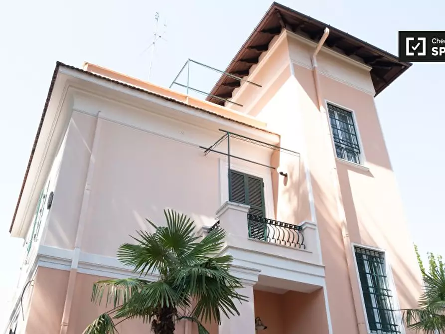 Immagine 15 di Appartamento in affitto  in Via dei Giovi a Roma