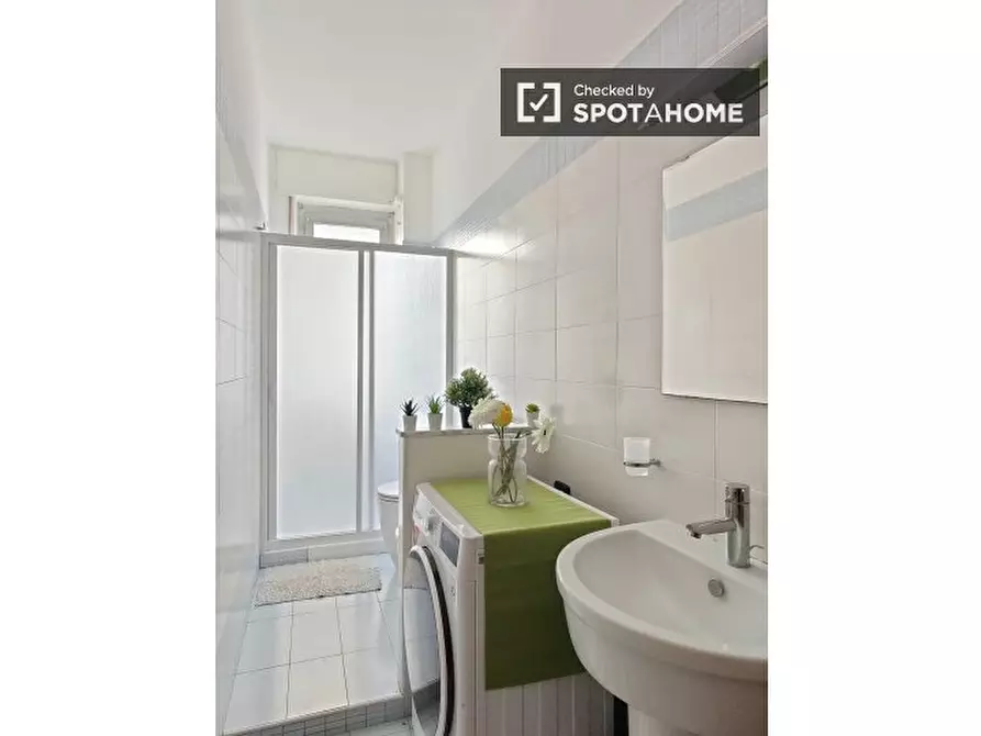 Immagine 14 di Camera condivisa in affitto  in Via Breno a Milano