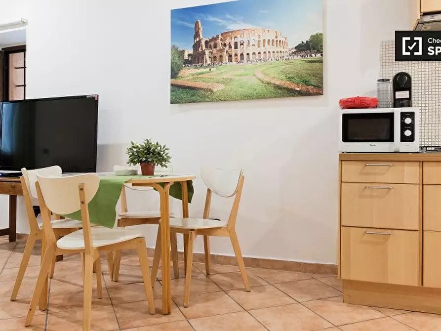 Immagine 17 di Appartamento in affitto  in Via di S. Martino Ai Monti a Roma