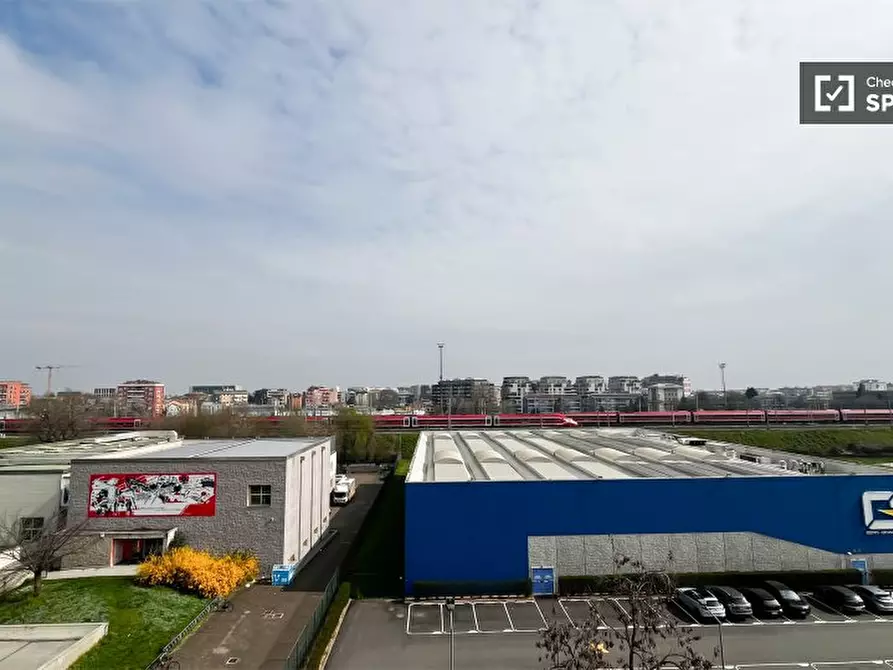 Immagine 10 di Camera condivisa in affitto  in Via Carlo Valvassori Peroni a Milano