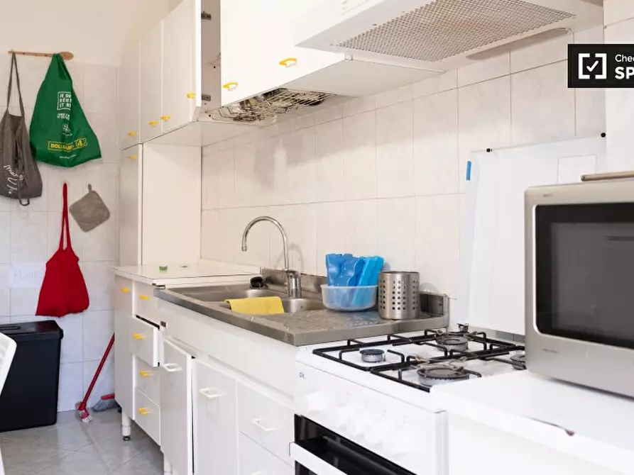 Immagine 10 di Camera condivisa in affitto  in Via Alfonso Borelli a Roma