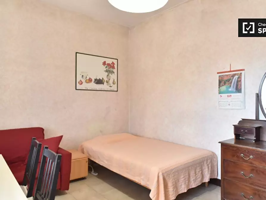Immagine 4 di Camera condivisa in affitto  in Via Caprese a Roma