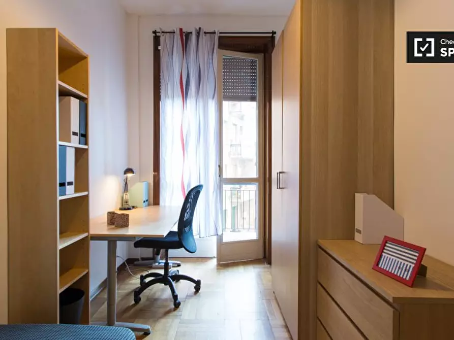 Immagine 2 di Camera condivisa in affitto  in Largo Isabella d'Aragona a Milano