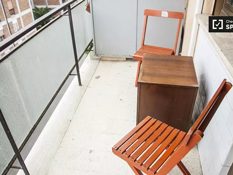 Immagine 6 di Camera condivisa in affitto  in Via Altavilla Irpina a Roma