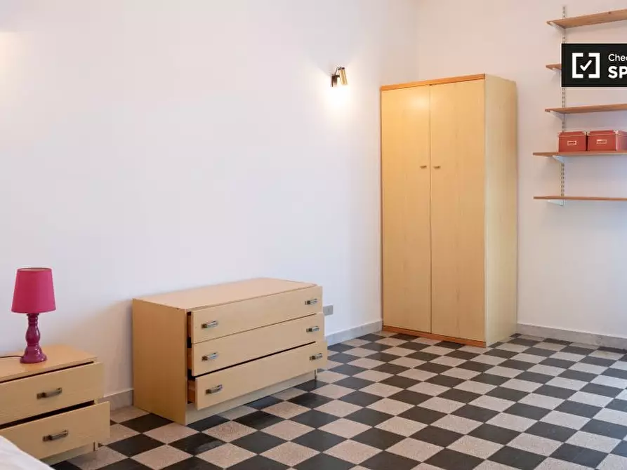 Immagine 2 di Camera condivisa in affitto  in Via Alfonso Borelli a Roma