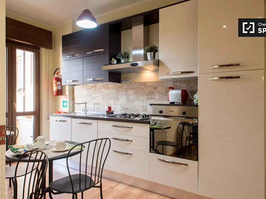 Immagine 18 di Camera condivisa in affitto  in Via Monza a Roma