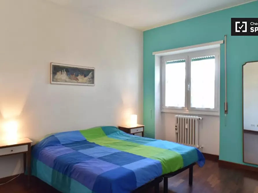 Immagine 3 di Camera condivisa in affitto  in Via Ivanoe Bonomi a Roma